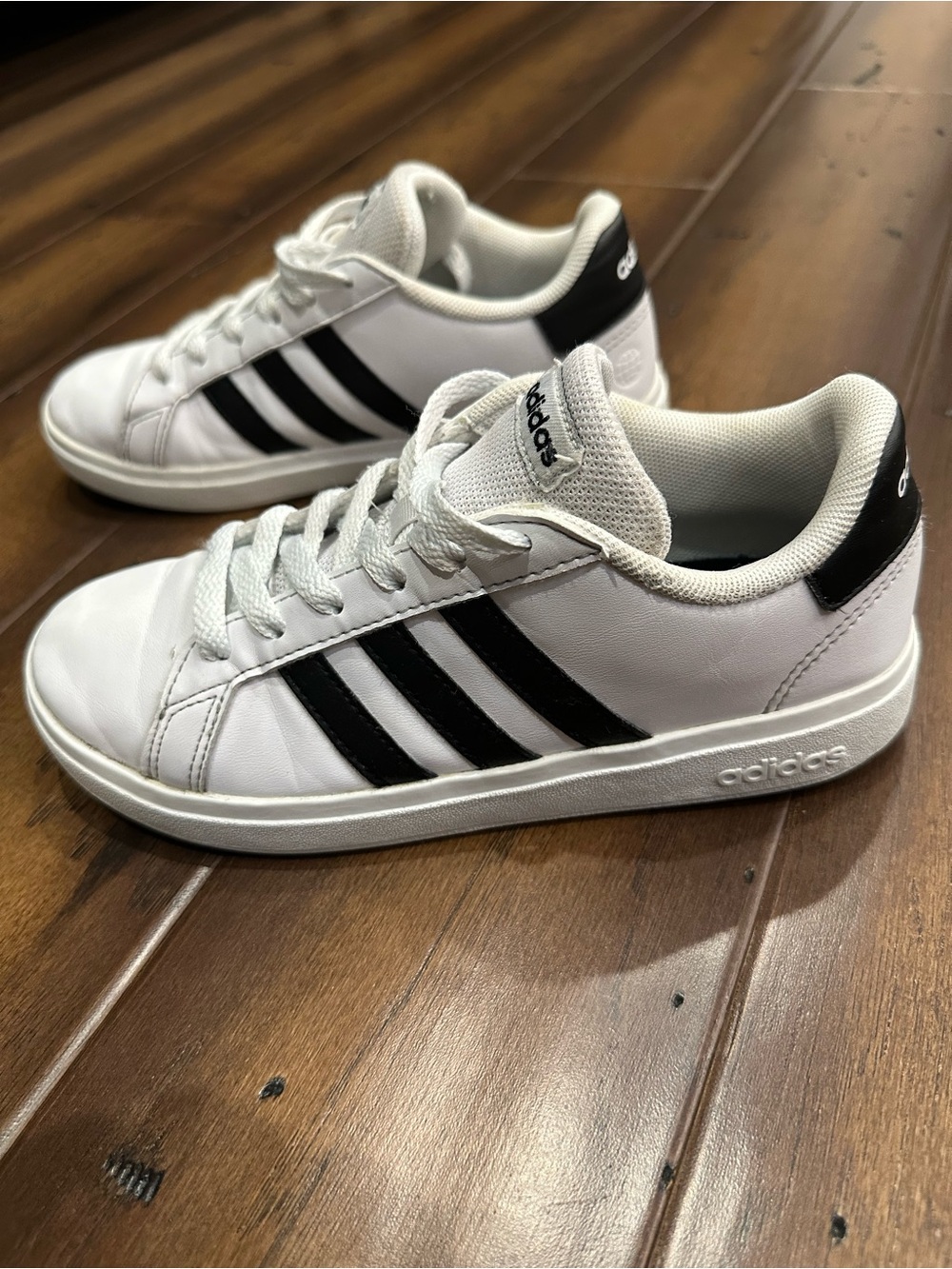 EUC Adidas Grand Court White Sneakers, little girls size 2.5